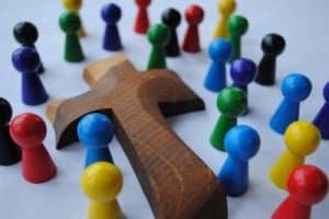 Gemeinschaft unterm Kreuz (c) Hajo Rebers / pixelio.de